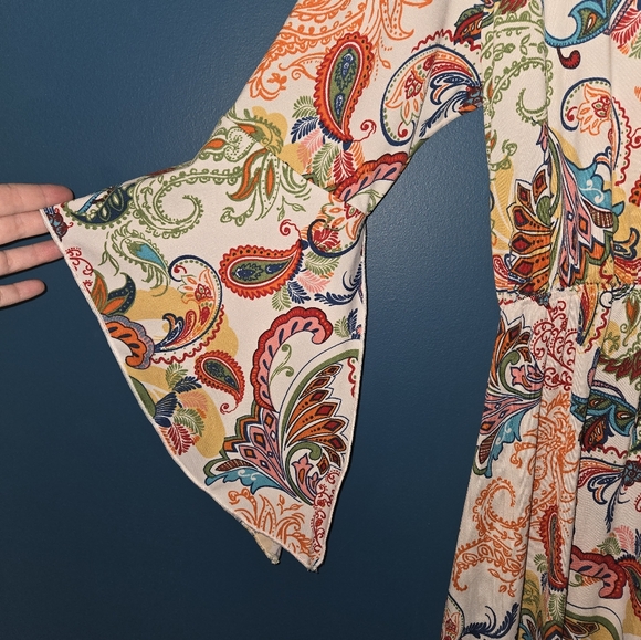 Beautiful Expresso dip hem dress with split flare sleeves and paisley pattern, M - Picture 7 of 9